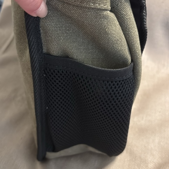 Wenger Zinc 14” Messenger Laptop Bag - Picture 8 of 14